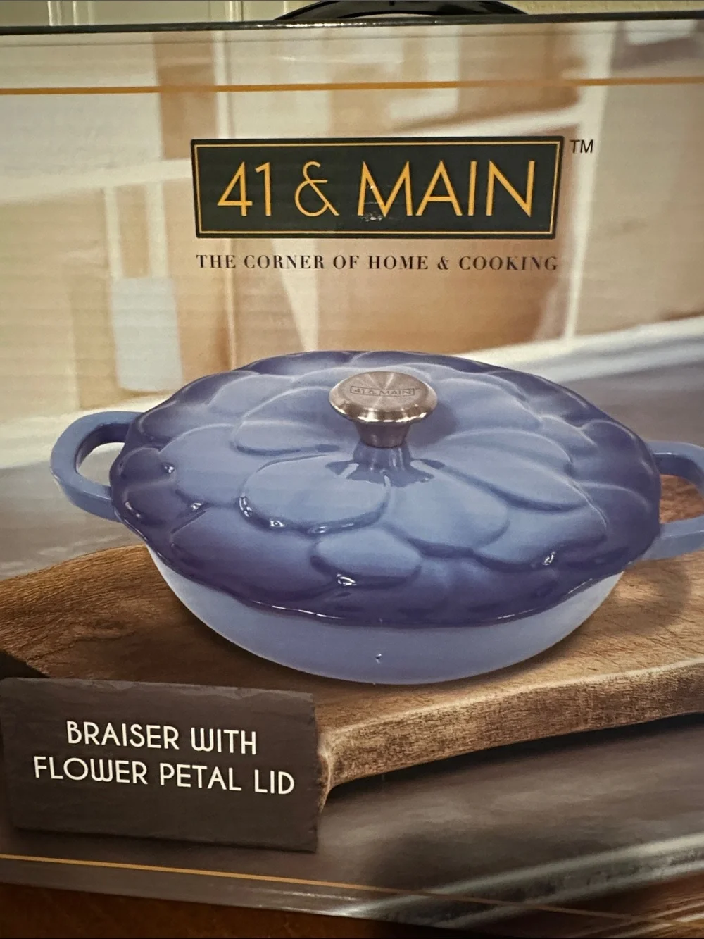 Braised Blue with flower petal lid